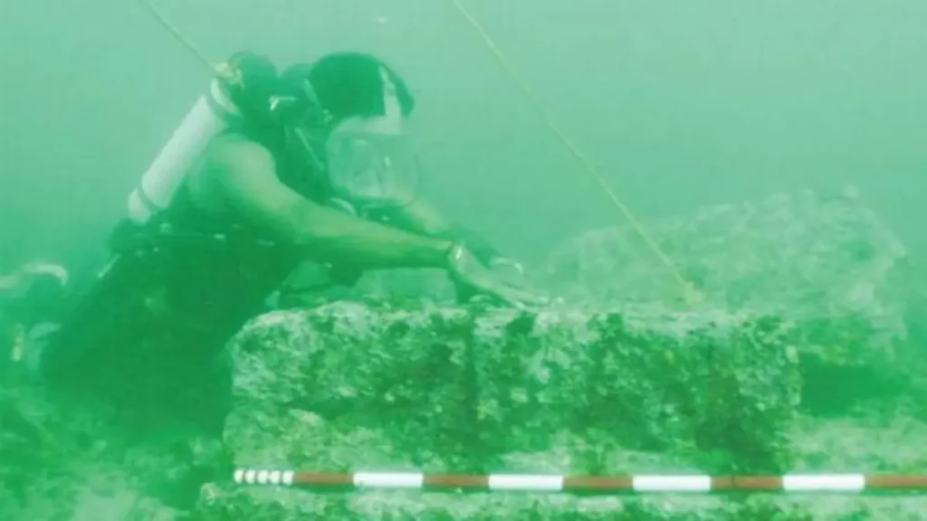 Ancient Dwarka Nagri Found Under Water : समुद्र में मिली द्वारिका नगरी